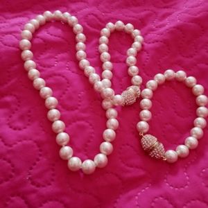 Premier Design Necklace and Bracelet